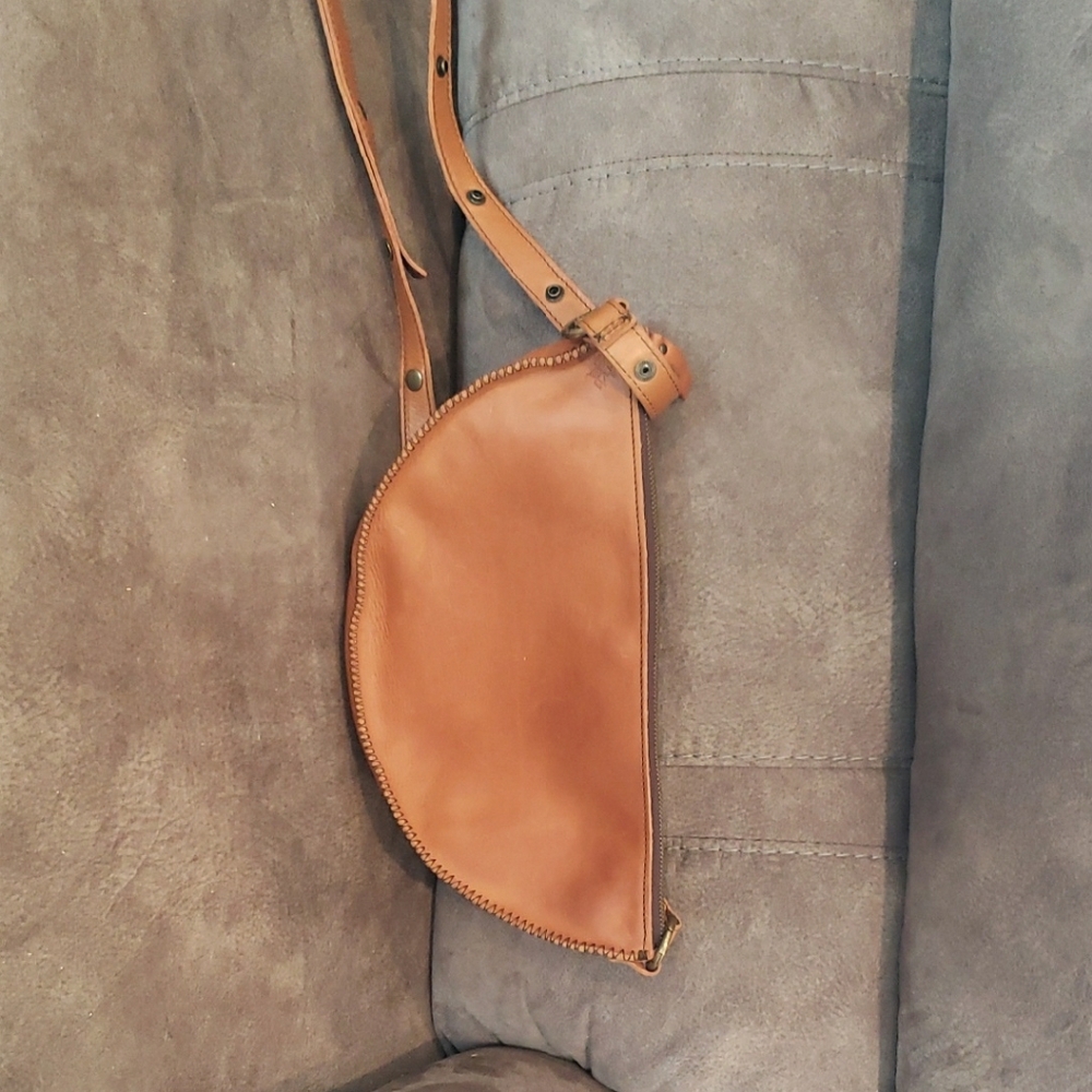 Chic Tan Leather Crossbody Bag